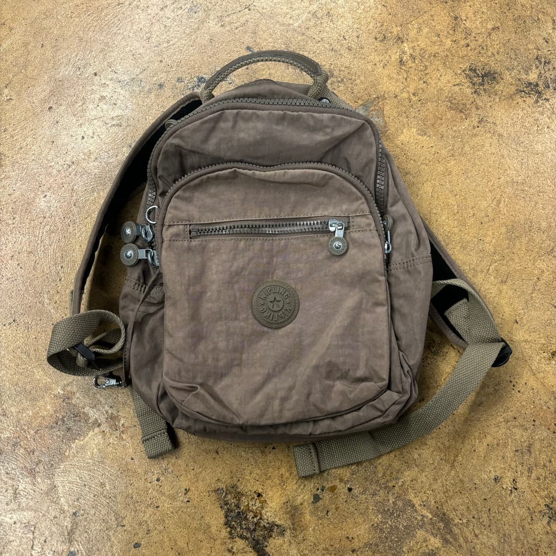 키플링 브라운 백팩 가방 상품이미지2