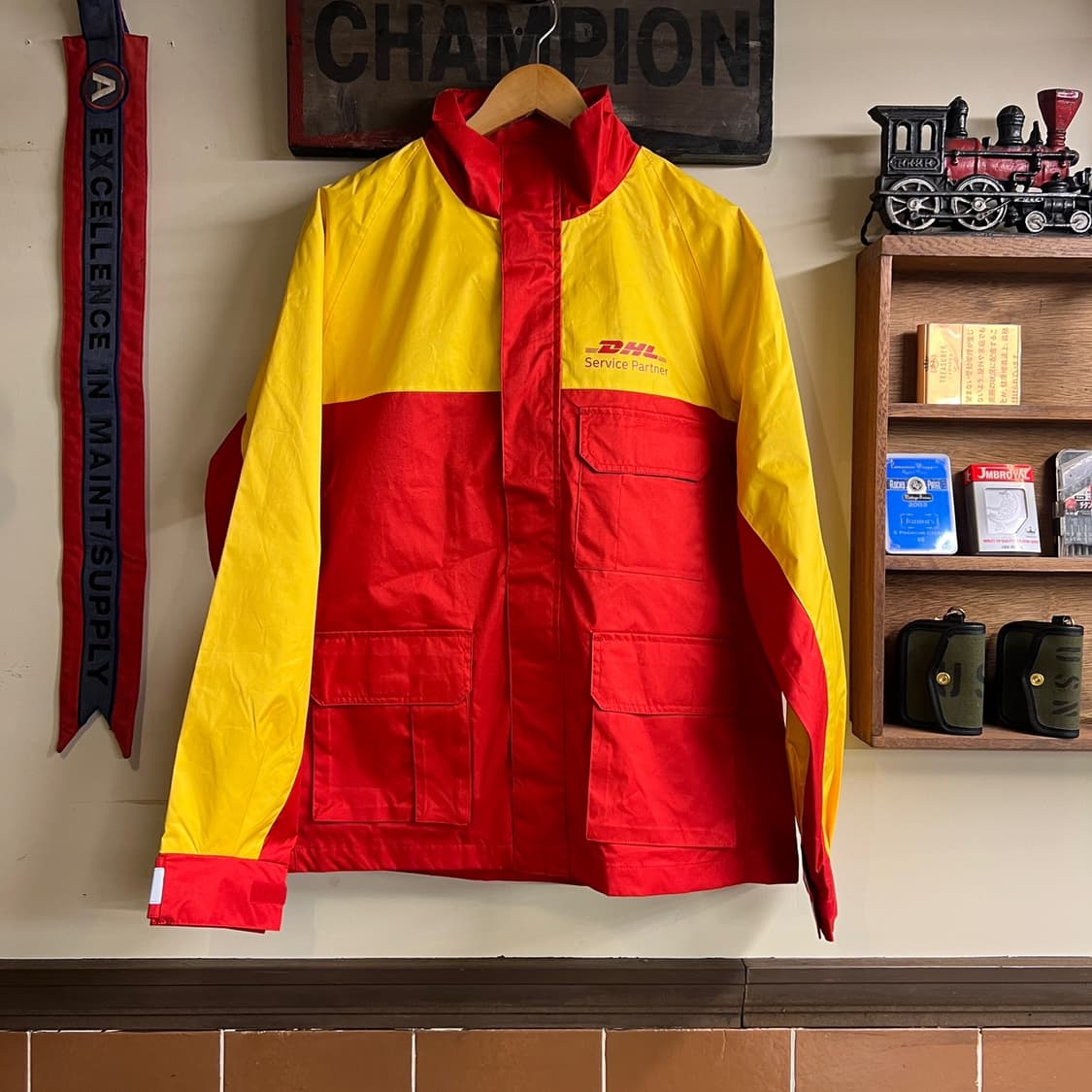 DHL Windbreaker Medium Size (100~105) 상품이미지1