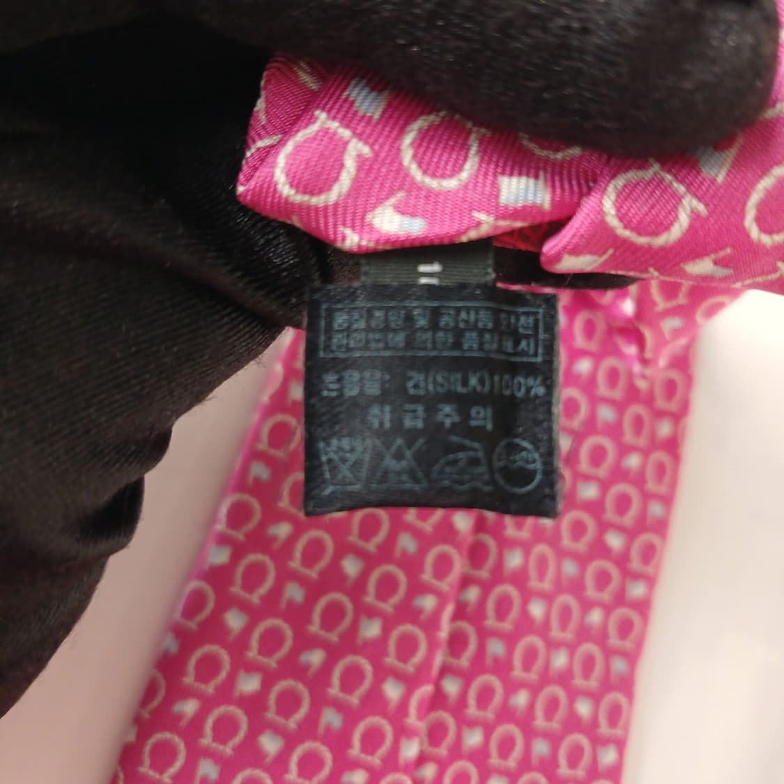 페라가모 실크 핑크 간치니&깃발 넥타이 8.7cm A~B등급 A18832 상품이미지10