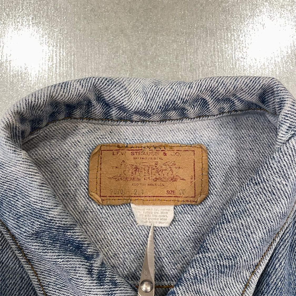 90~00s Levi's 리바이스 자수 트러커 데님 자켓 상품이미지10