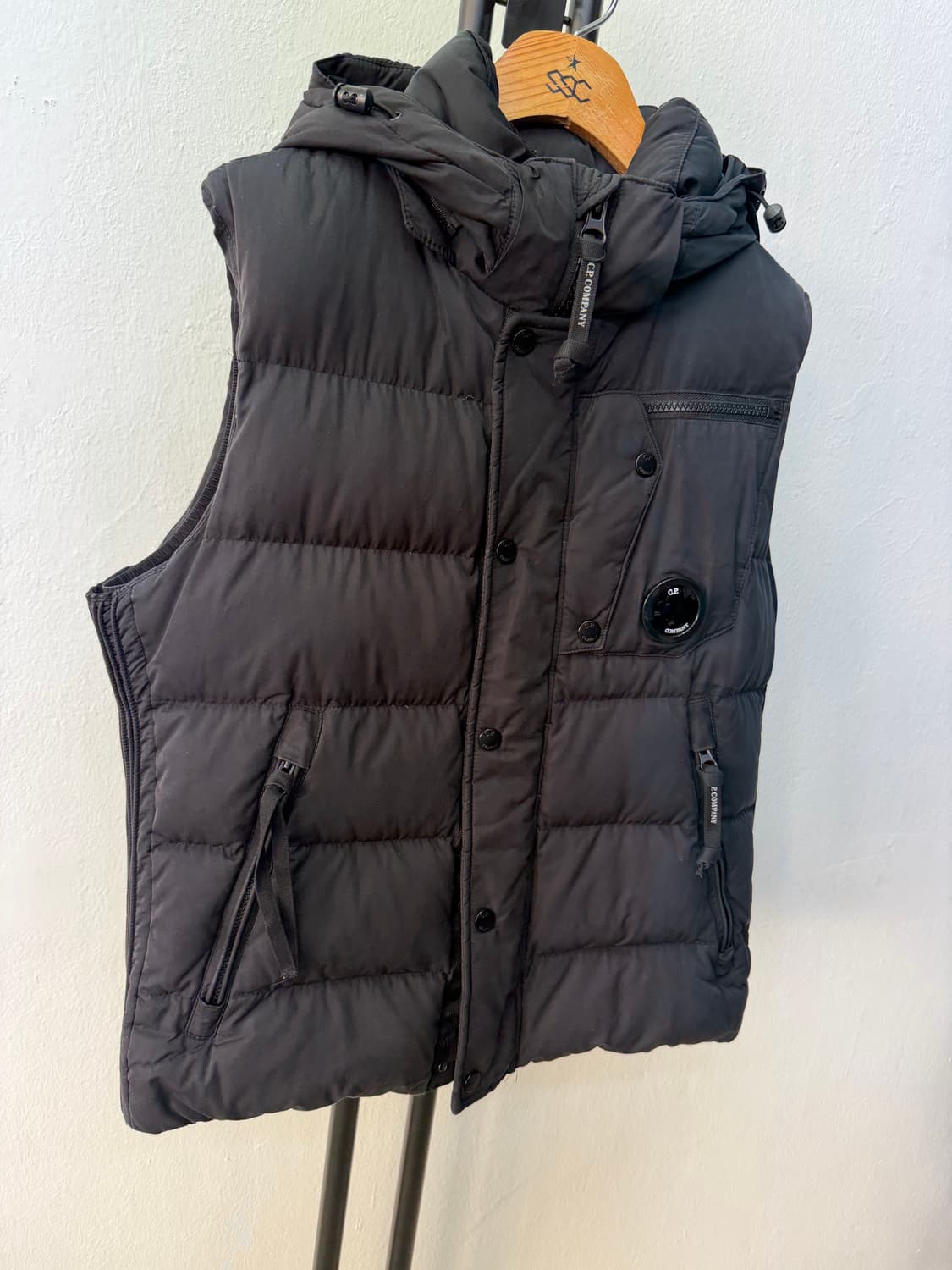 매장판정품) CP컴퍼니 렌즈 고글 패딩조끼 95 상품이미지2