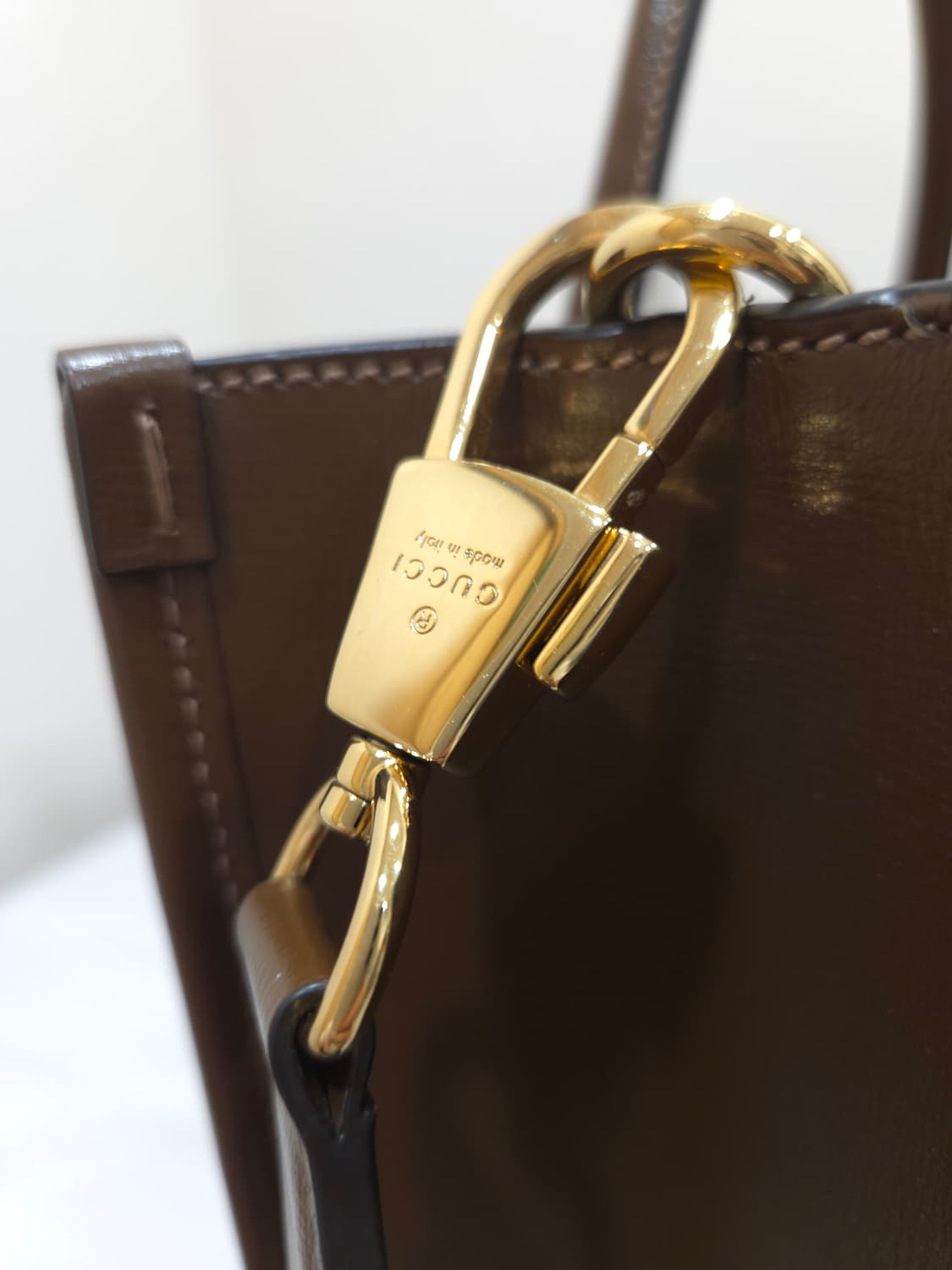 구찌 인터로킹 G 스몰 토트백 베이지 에보니 상품이미지4