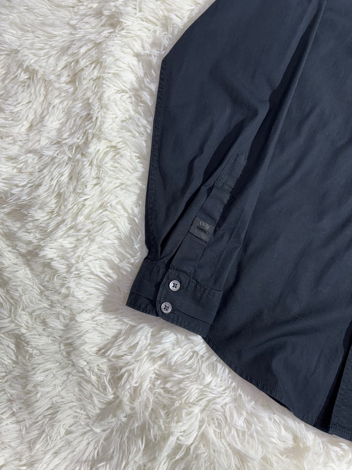 디젤 블랙 은장로고 솔리드 셔츠  상품이미지6