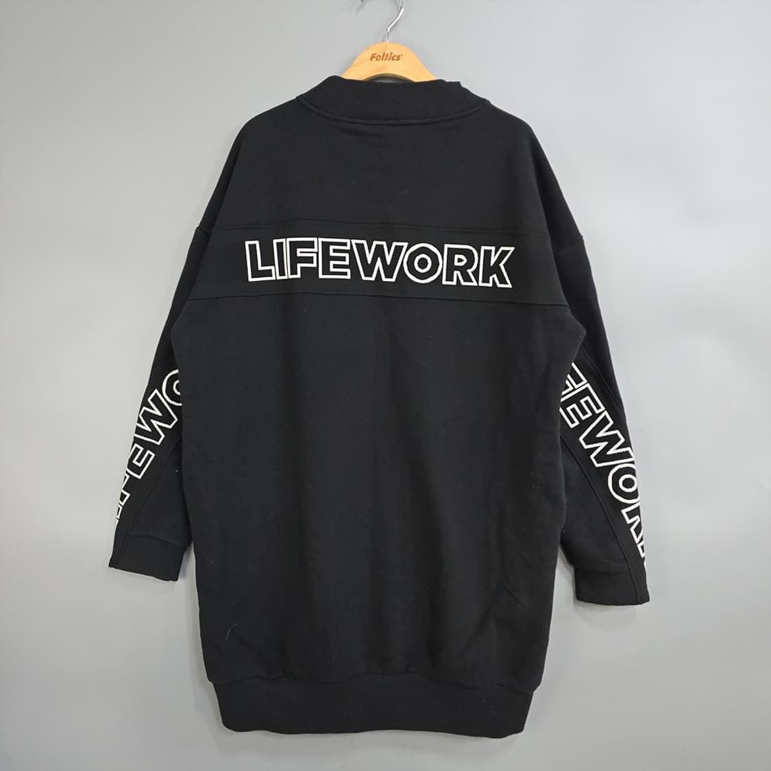 라이프워크(LifeWork) 브이넥 맨투맨 로고 포인트 FREE 상품이미지4