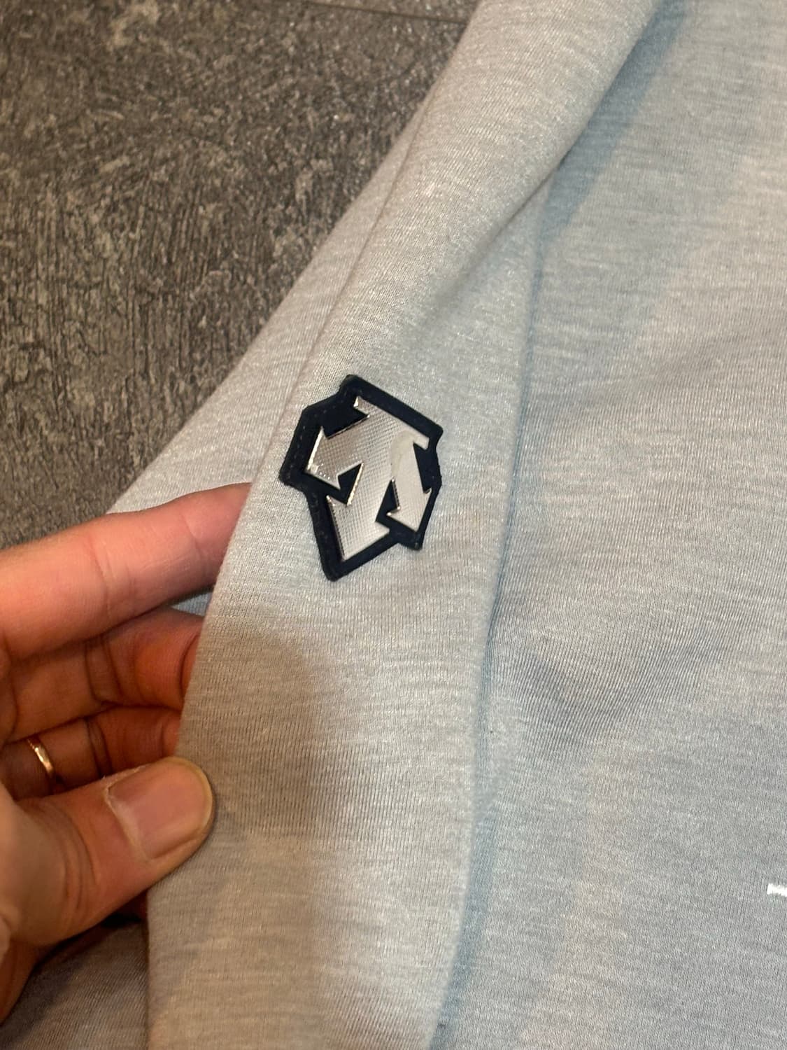 데상트 아우디 맨투맨 110사이즈 상품이미지5