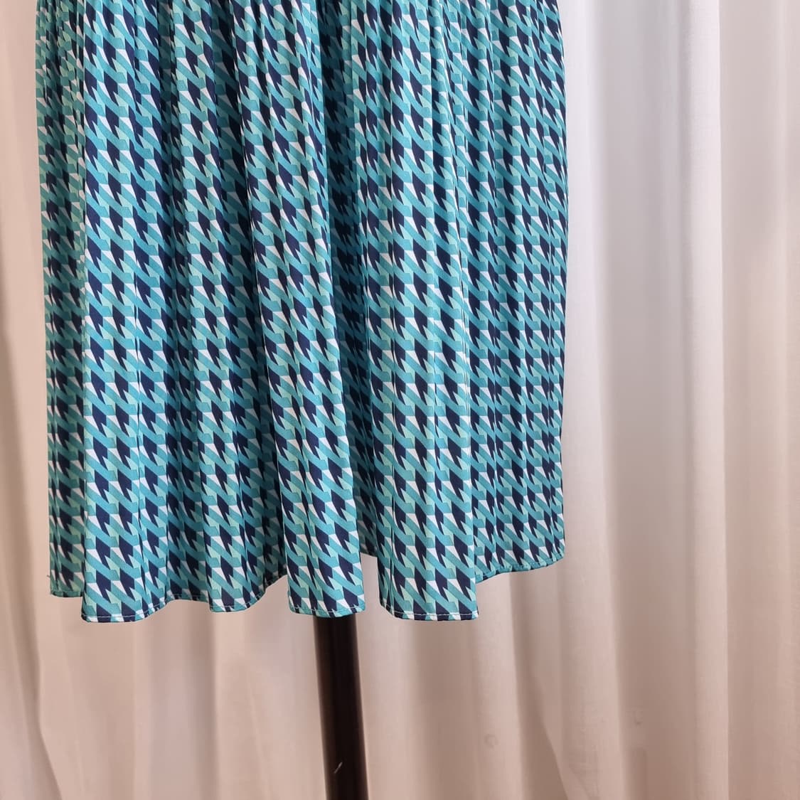 듀엘 DEWL 리본타이 플리츠 패턴 원피스 (55) 상태완벽 상품이미지7