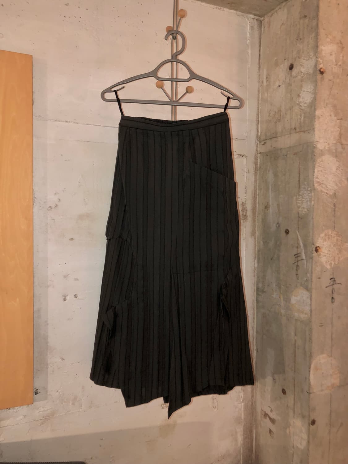 Muted Stripe Layered Asymmetric Skirt 상품이미지1