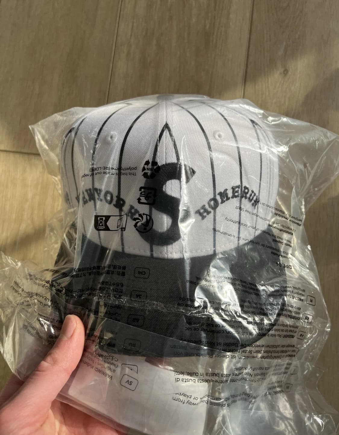 슈프림 x 홈런 S 로고 뉴에라 스트라이프 캡 상품이미지1