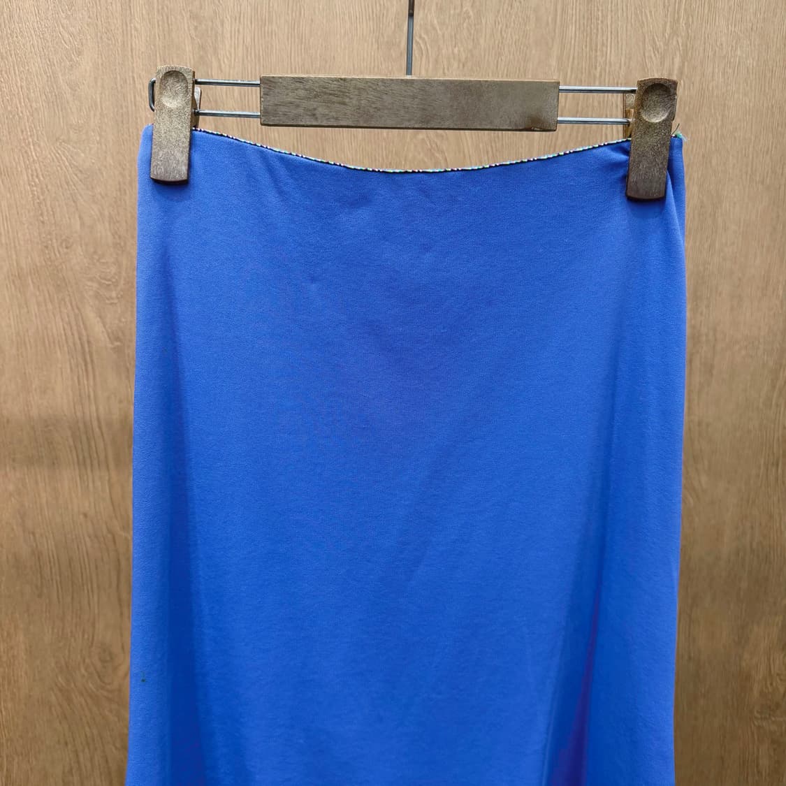 미쏘니 미디 스커트 패턴 니트 테이프 배색 안감 디테일 플레어핏 블루 상품이미지4