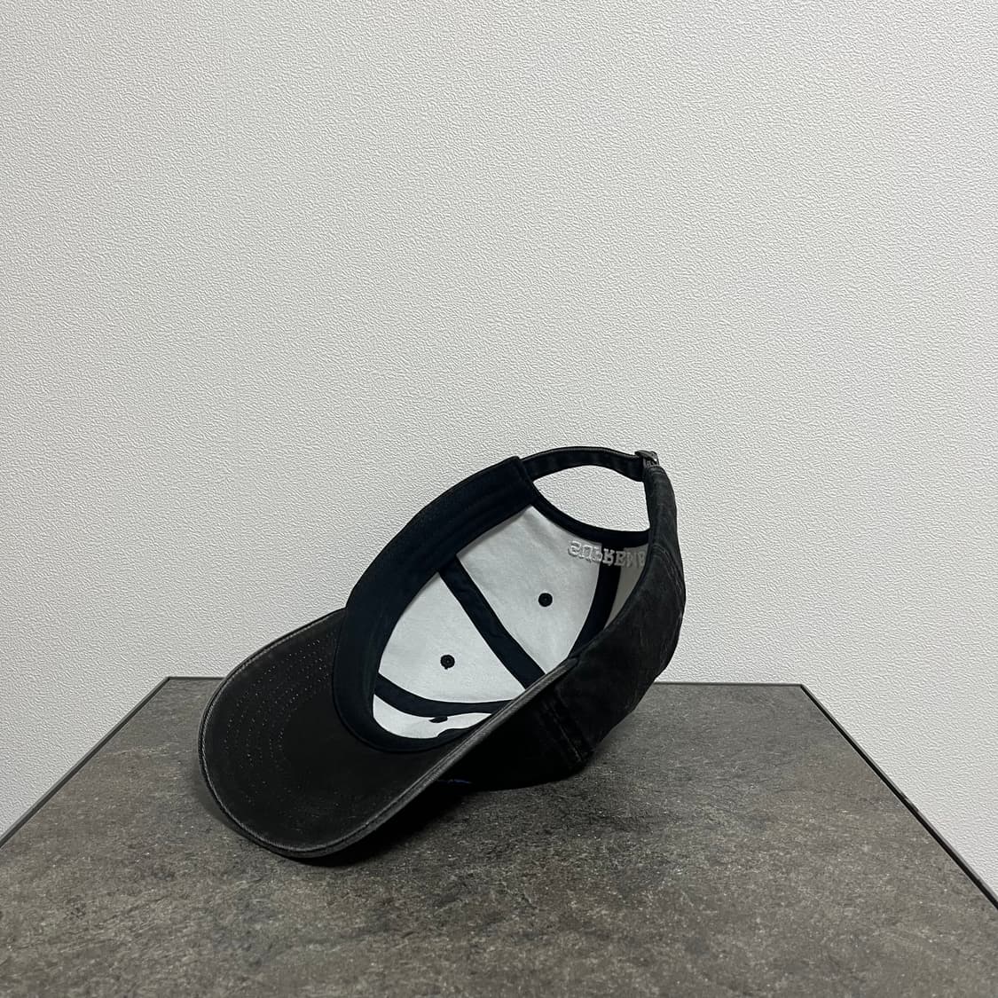 슈프림 멀티 컬러 로고 워시드 블랙 볼캡 모자 6패널 상품이미지6