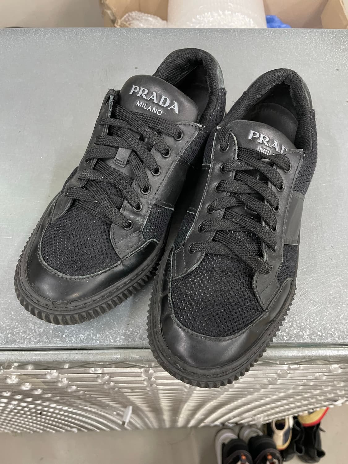 프라다 나일론 스니커즈 블랙 5 상품이미지2