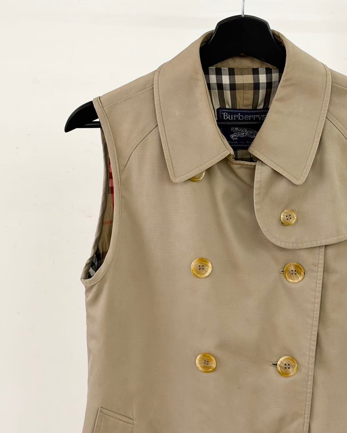 버버리 베이지 더블 브레스티드 슬리브리스 트렌치 코트 상품이미지2