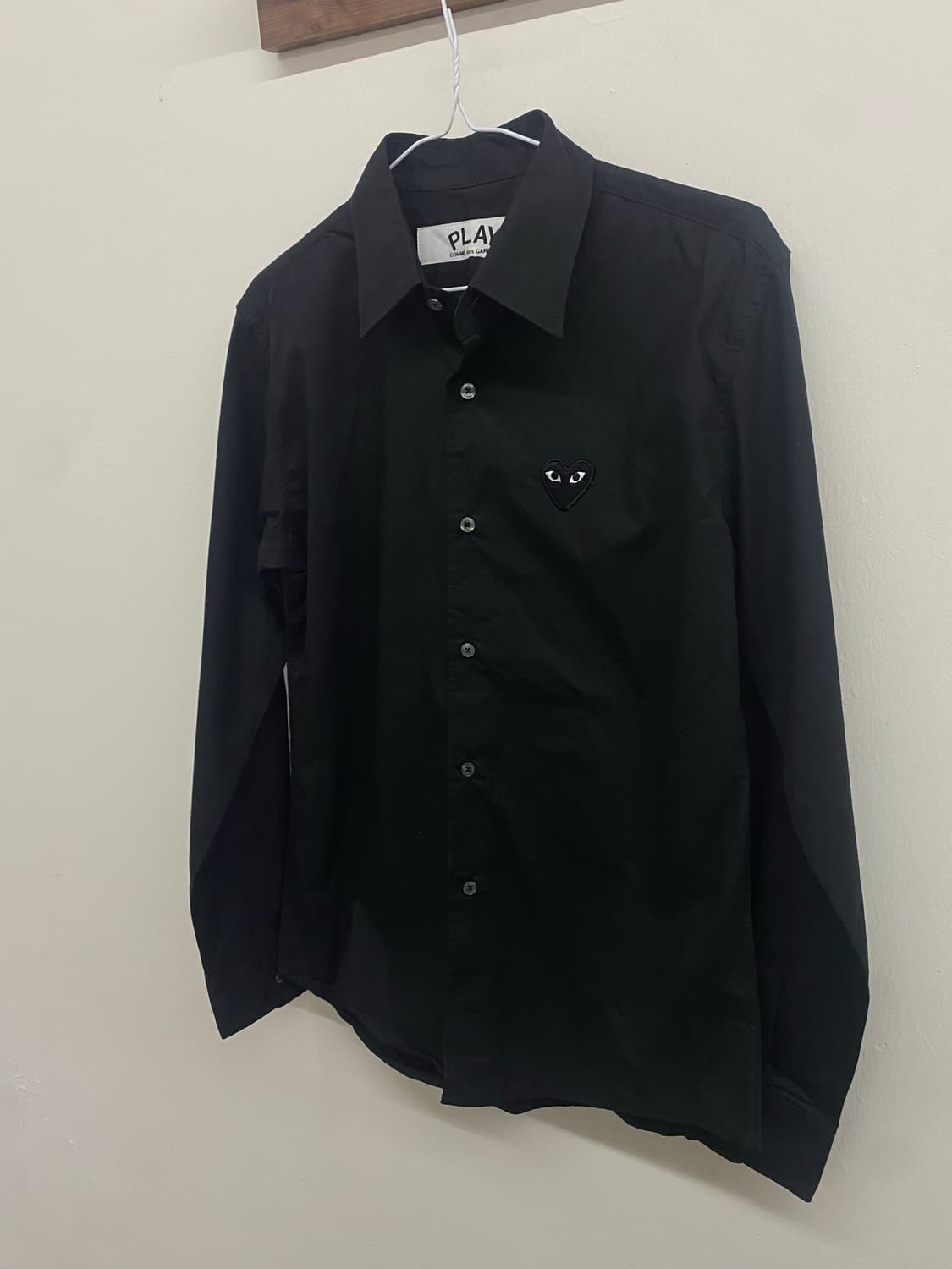 꼼데가르송 플레이 하트 와펜 셔츠 블랙 상품이미지2