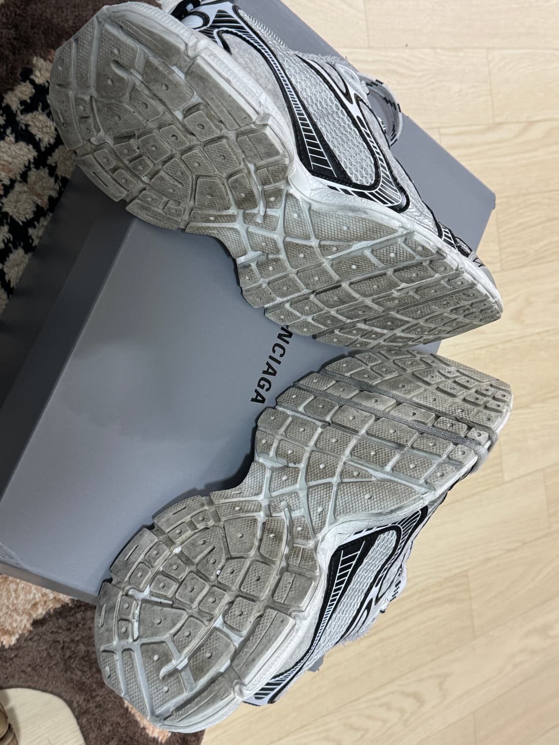 발렌시아가 3xl 화이트블랙 (42)270 상품이미지3