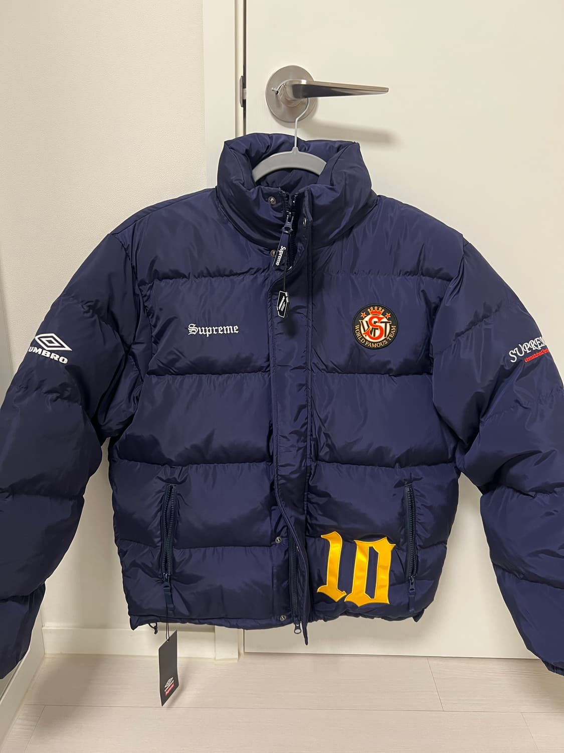 슈프림 x 엄브로 패딩 25FW 사이즈 M 완전 새상품 상품이미지1