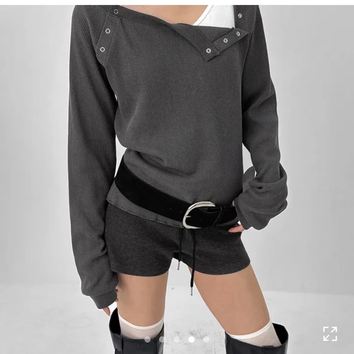 블랙업 피렐 스냅버튼 와플 긴팔티 [원숄더 어깨 레이어드] 상품이미지1