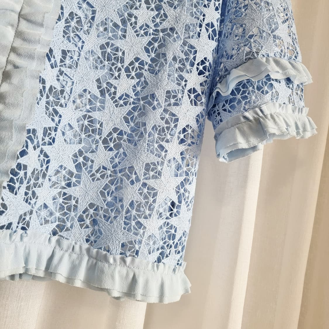 산드로 Sandro 실크러플 펀칭레이스 시스루 블라우스 (55-66/2) 상품이미지3