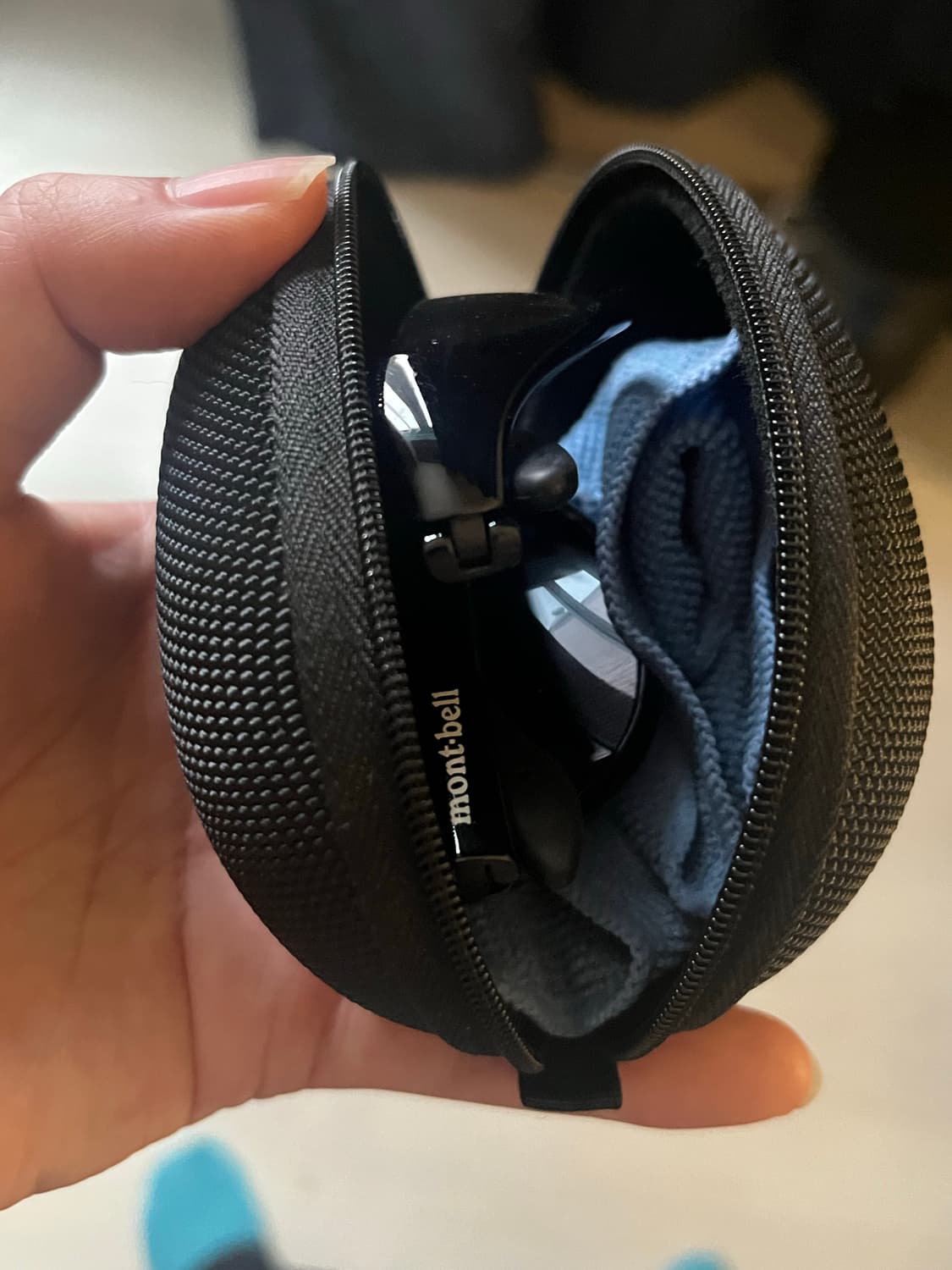 몽벨 트래킹 선글라스 블랙 색상 상품이미지1