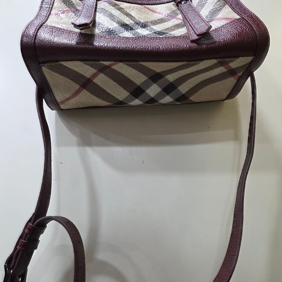 버버리 플로럴 앰보싱 크로스백 상품이미지4