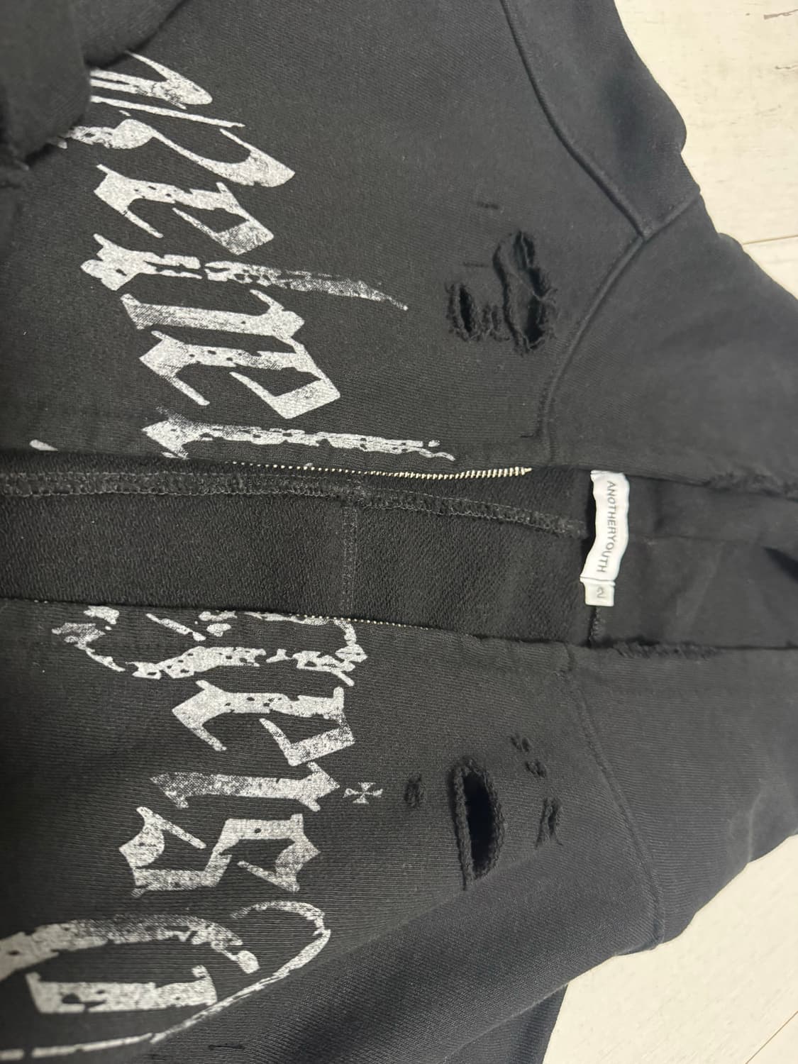 어나더유스 데미지드 크롭 집업 후디 블랙 2사이즈 상품이미지3