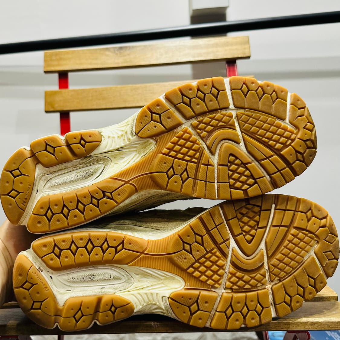 280) 뉴발란스 운동화 남성 남자 2002R 프로텍션 팩 디스트레스드 상품이미지6