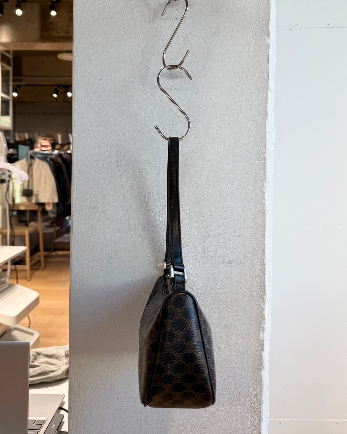 셀린느 딥브라운 마카담 미니 바게트백  상품이미지4