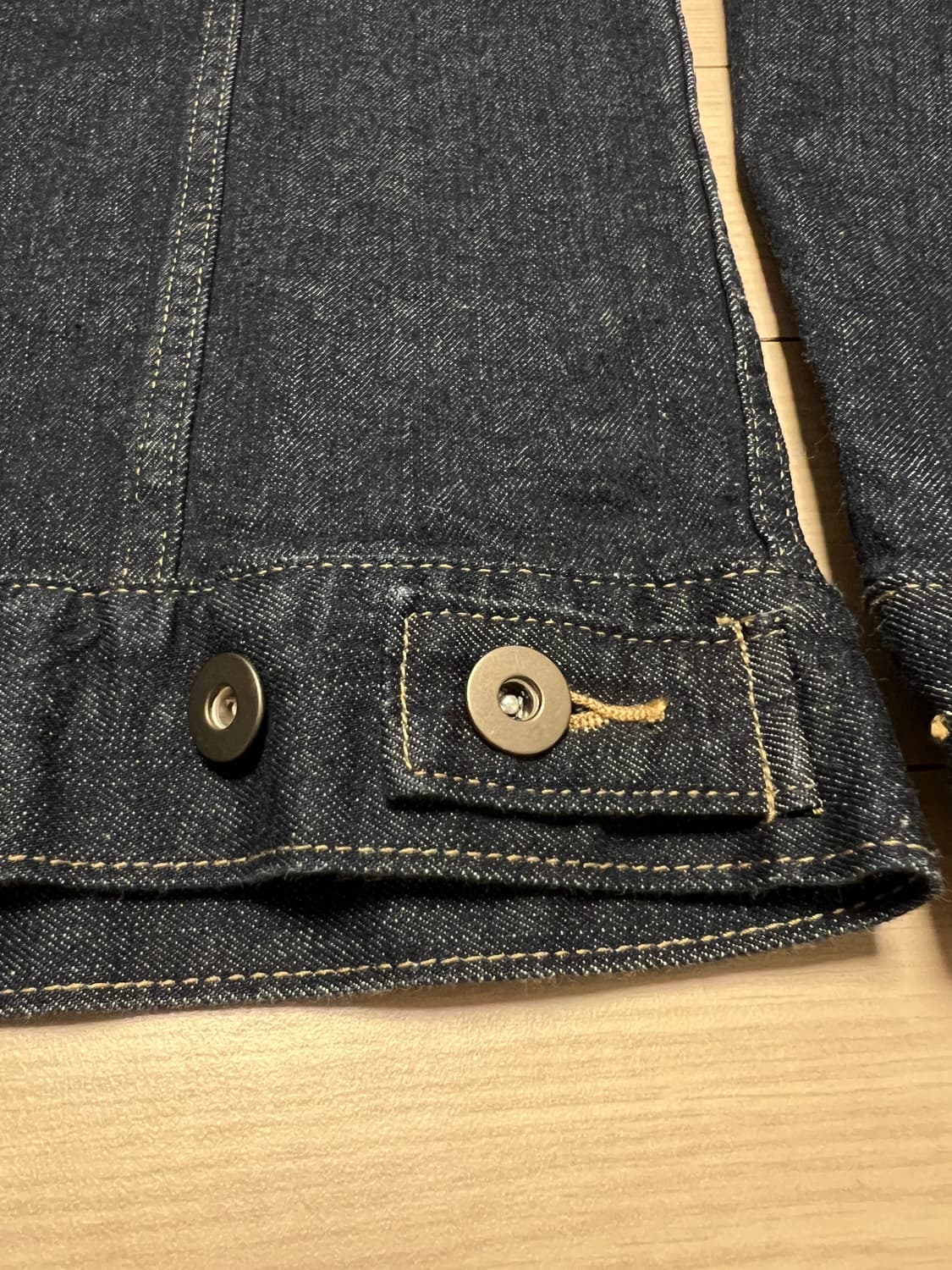 유니클로 U 셀비지 데님 트러커 자켓 / 인디고 / L (미착용) 상품이미지6