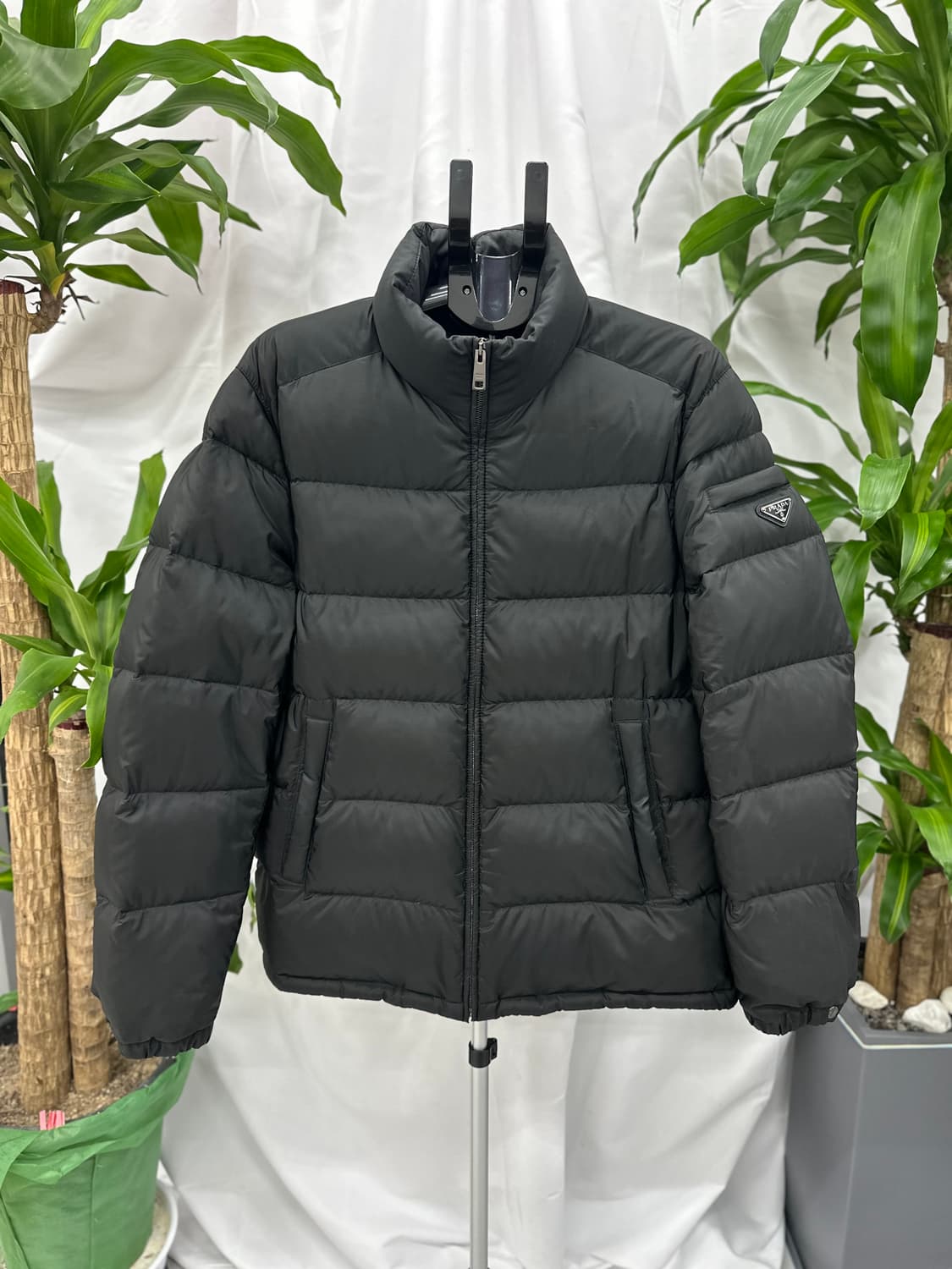 (52) 프라다 트라이앵글 로고 다운 패딩 상품이미지2