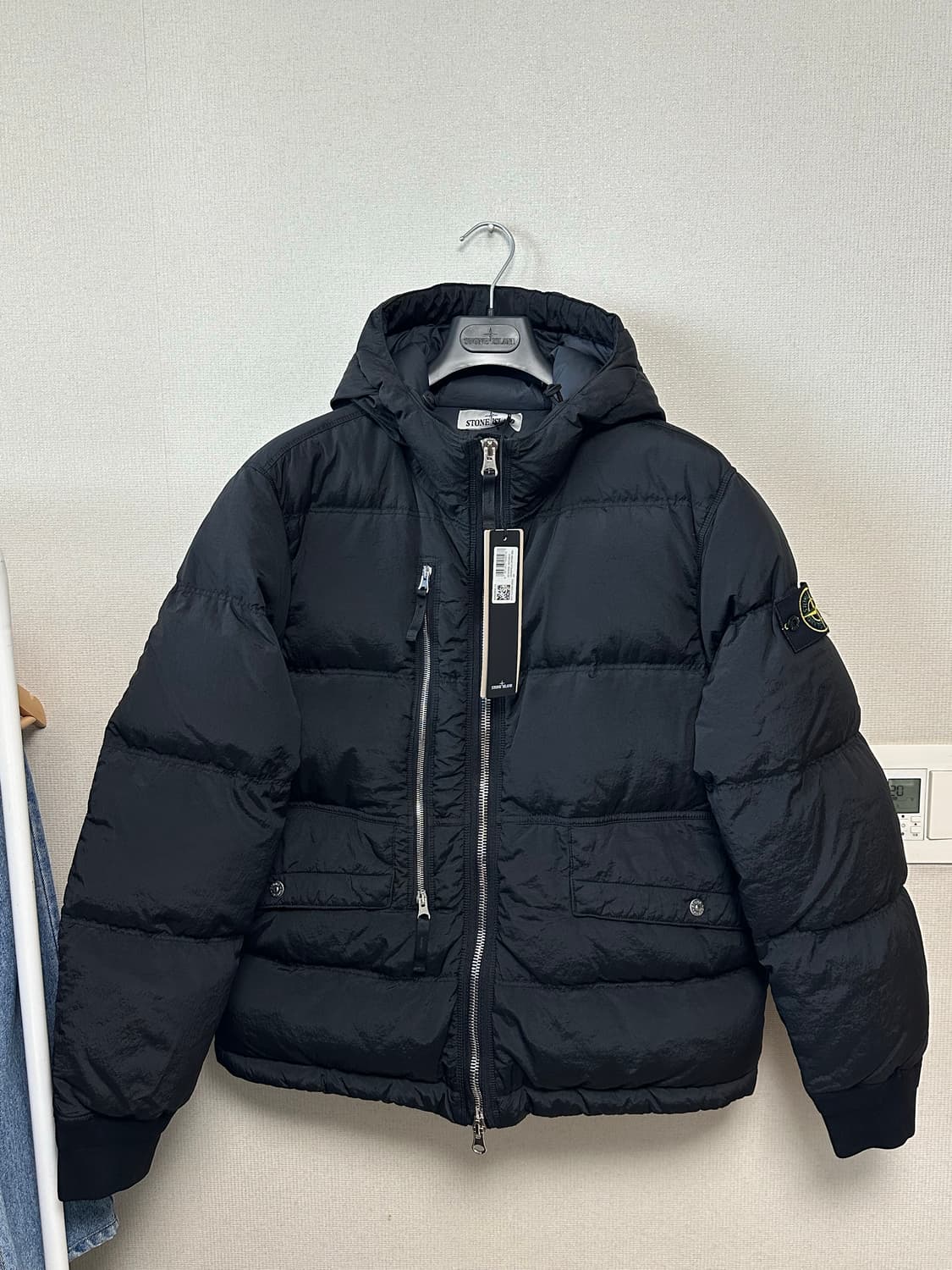 스톤아일랜드 25FW나일론메탈 에코닐 패딩 블랙 100사이즈 판매 상품이미지1