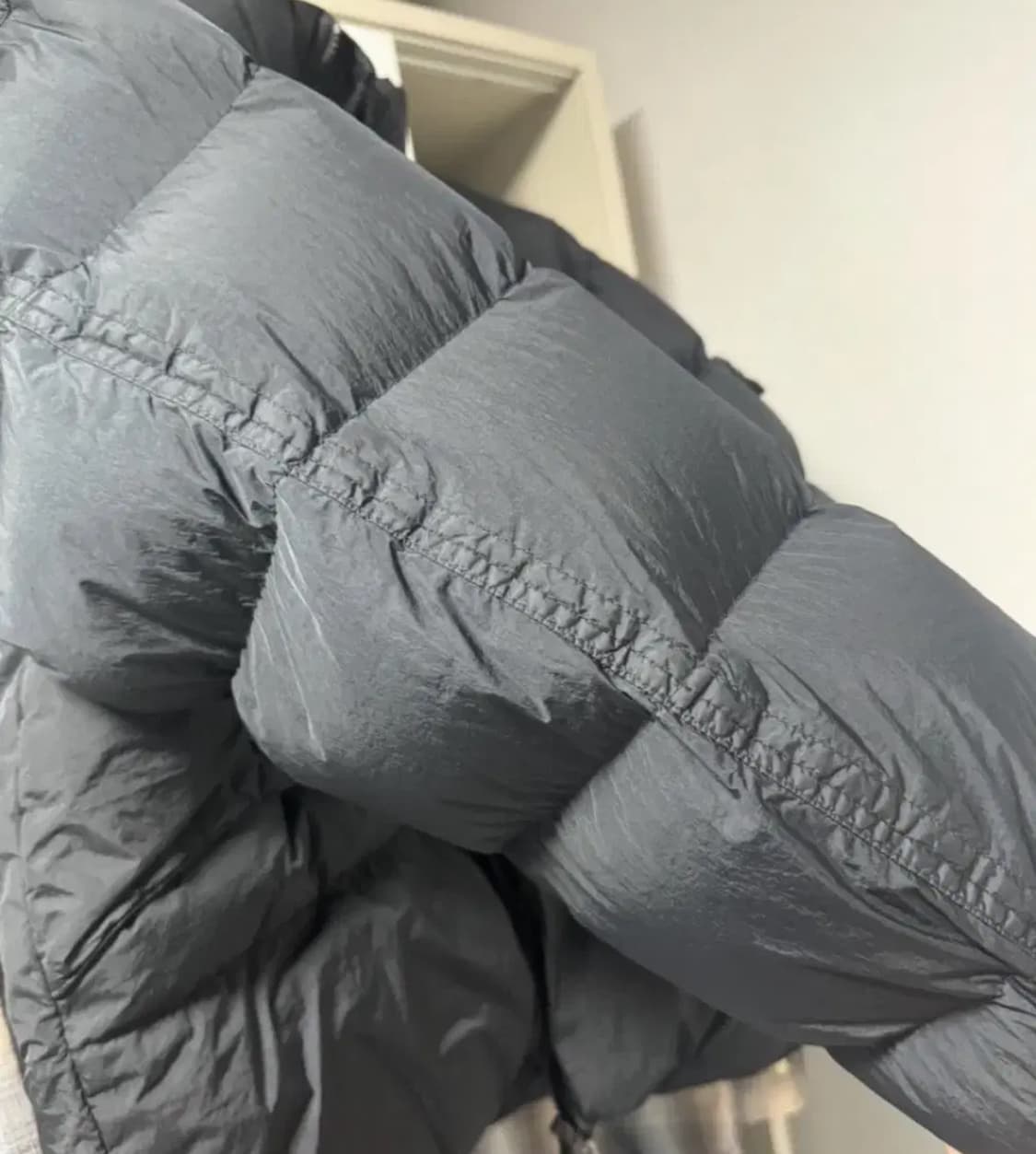 [L] 23fw 스톤아일랜드 크링클랩스 논후드 패딩 블랙 상품이미지6