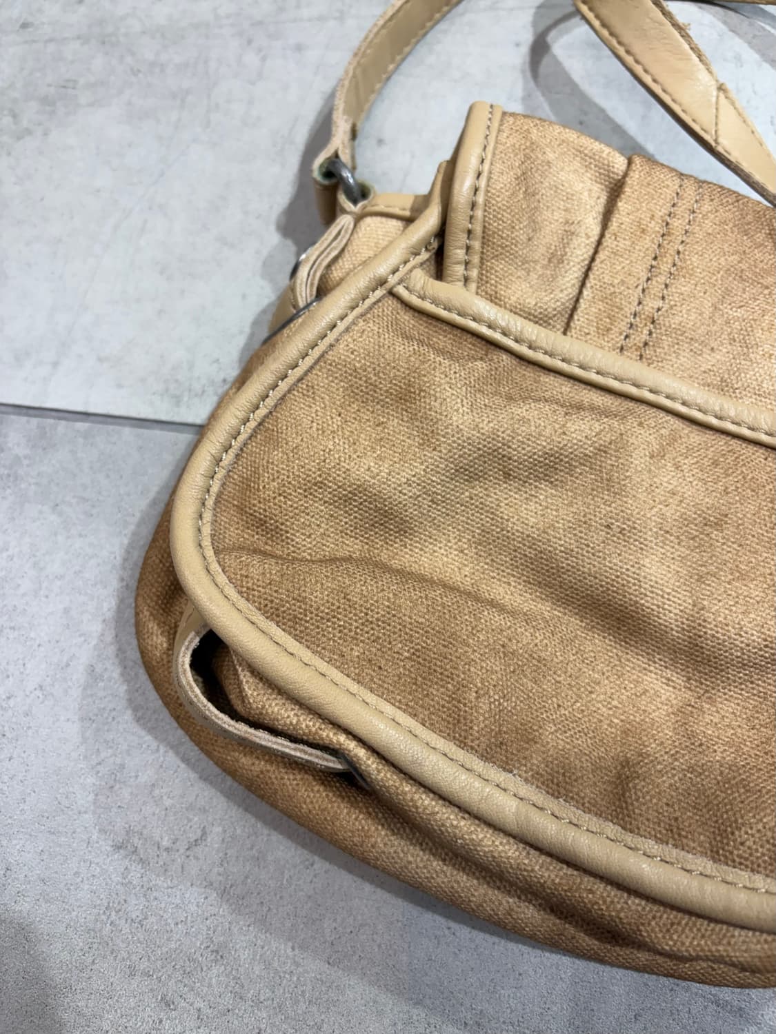 디젤 버클 디테일 크로스백 가방 상품이미지6