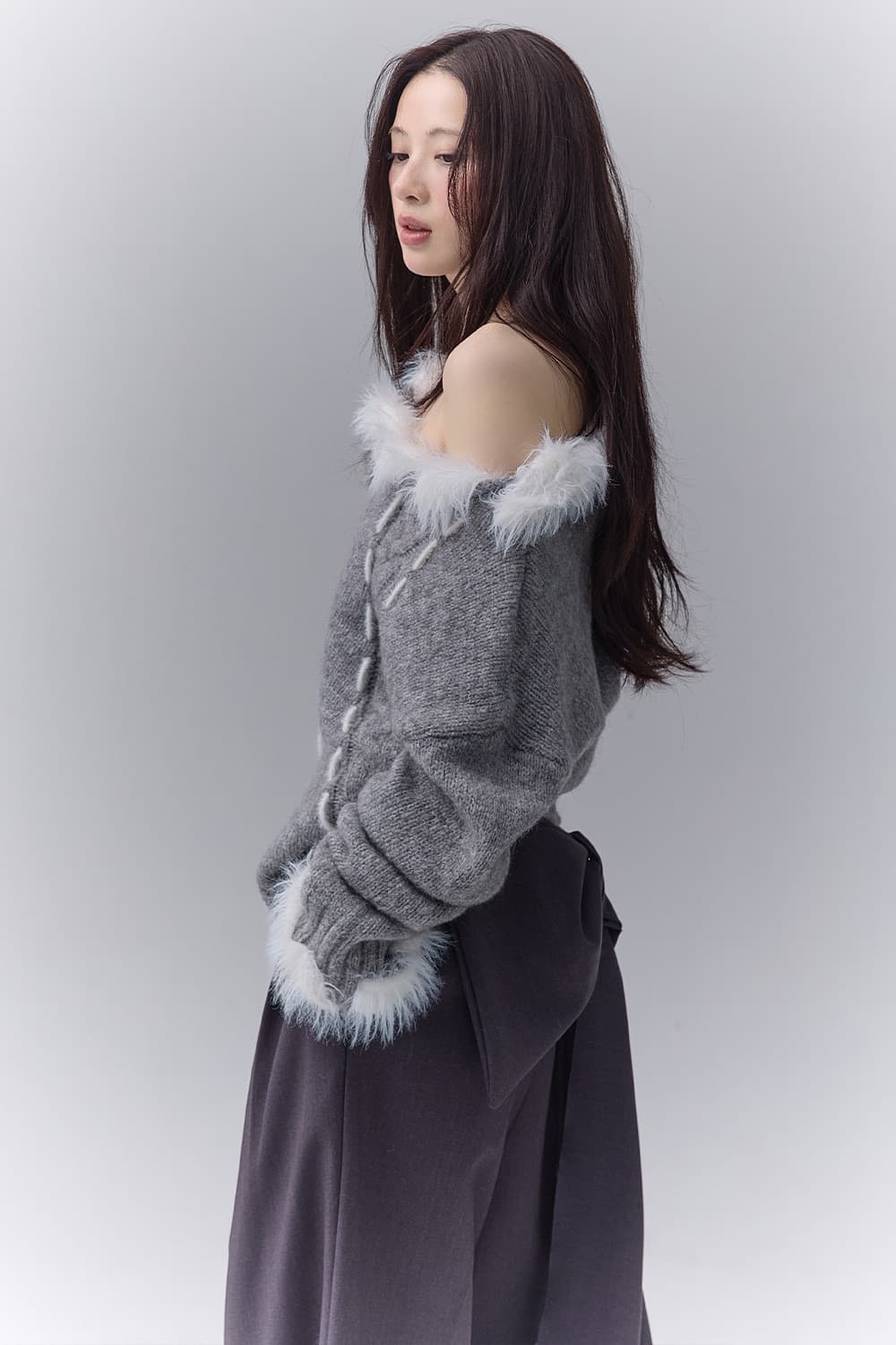 더티스 오프숄더 엔젤 케이블 니트 차콜 새상품 상품이미지1