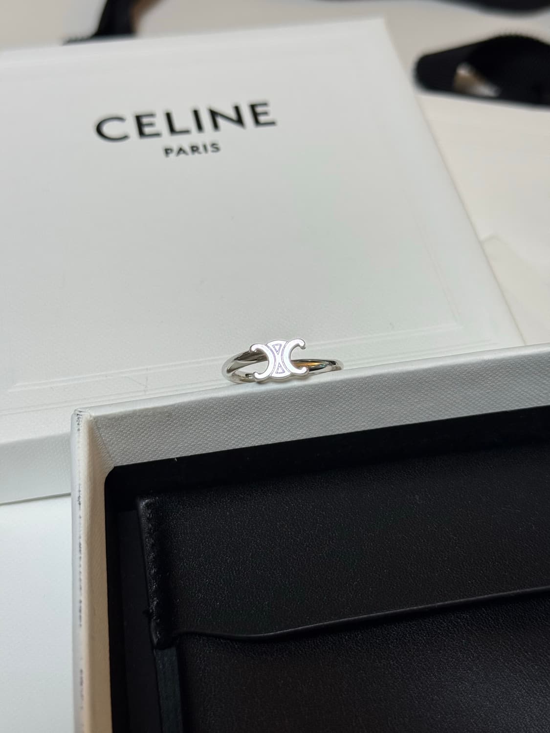 셀린느 트리옹프 애시메트릭 반지 판매합니다! 상품이미지1