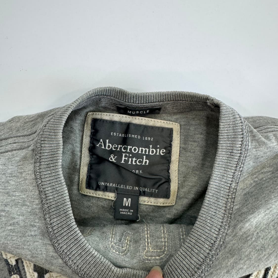 Abercrombie 아베크롬비 스펠아웃 그런지 로고 그레이 반팔 상품이미지5