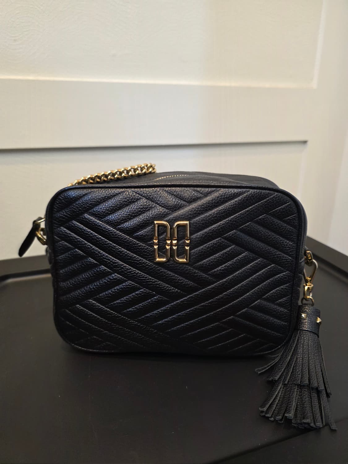 닥스 블랙 퀼팅 체인 크로스백 상품이미지1