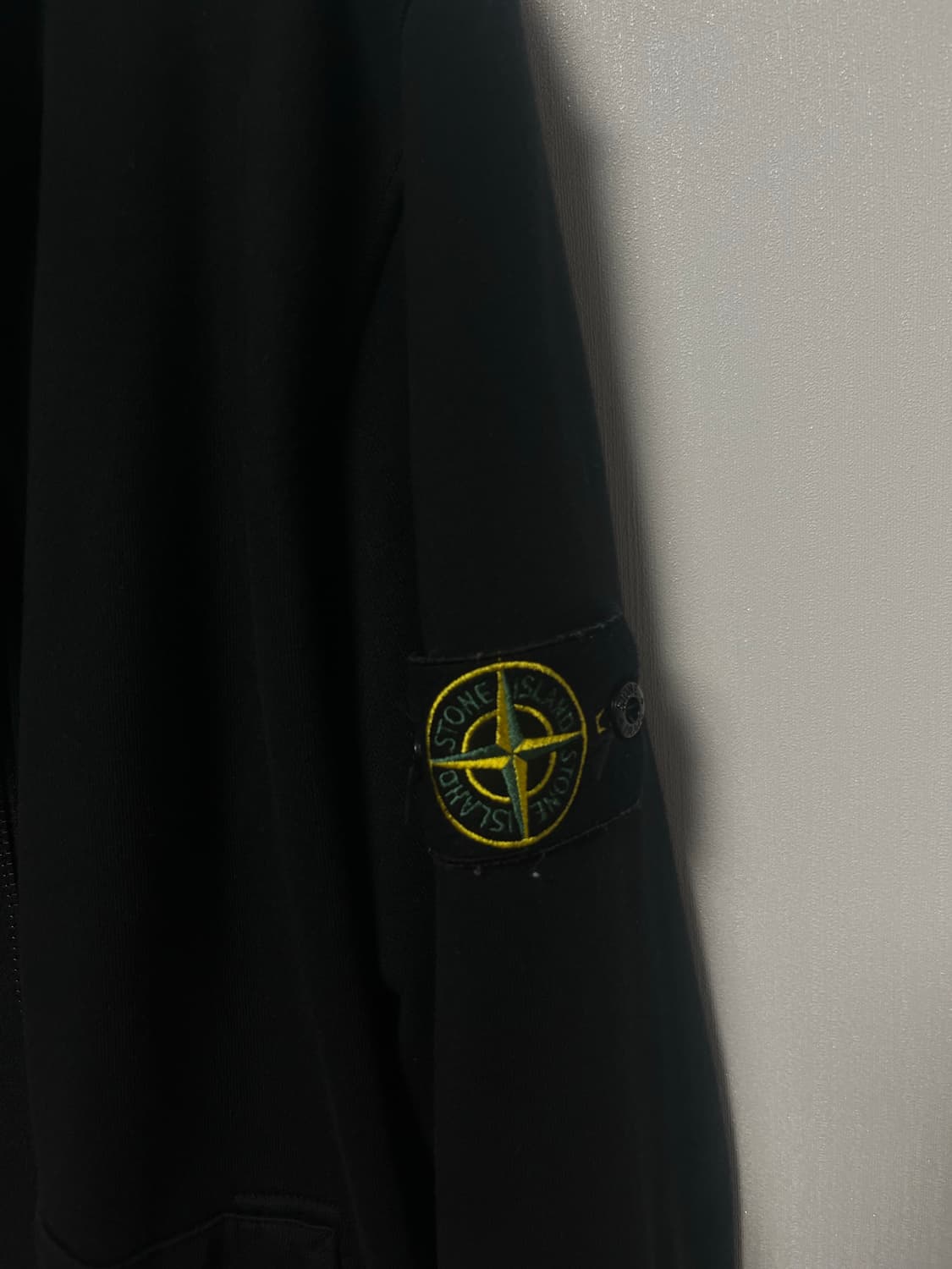 25ss 스톤아일랜드 후드집업 블랙 상품이미지3