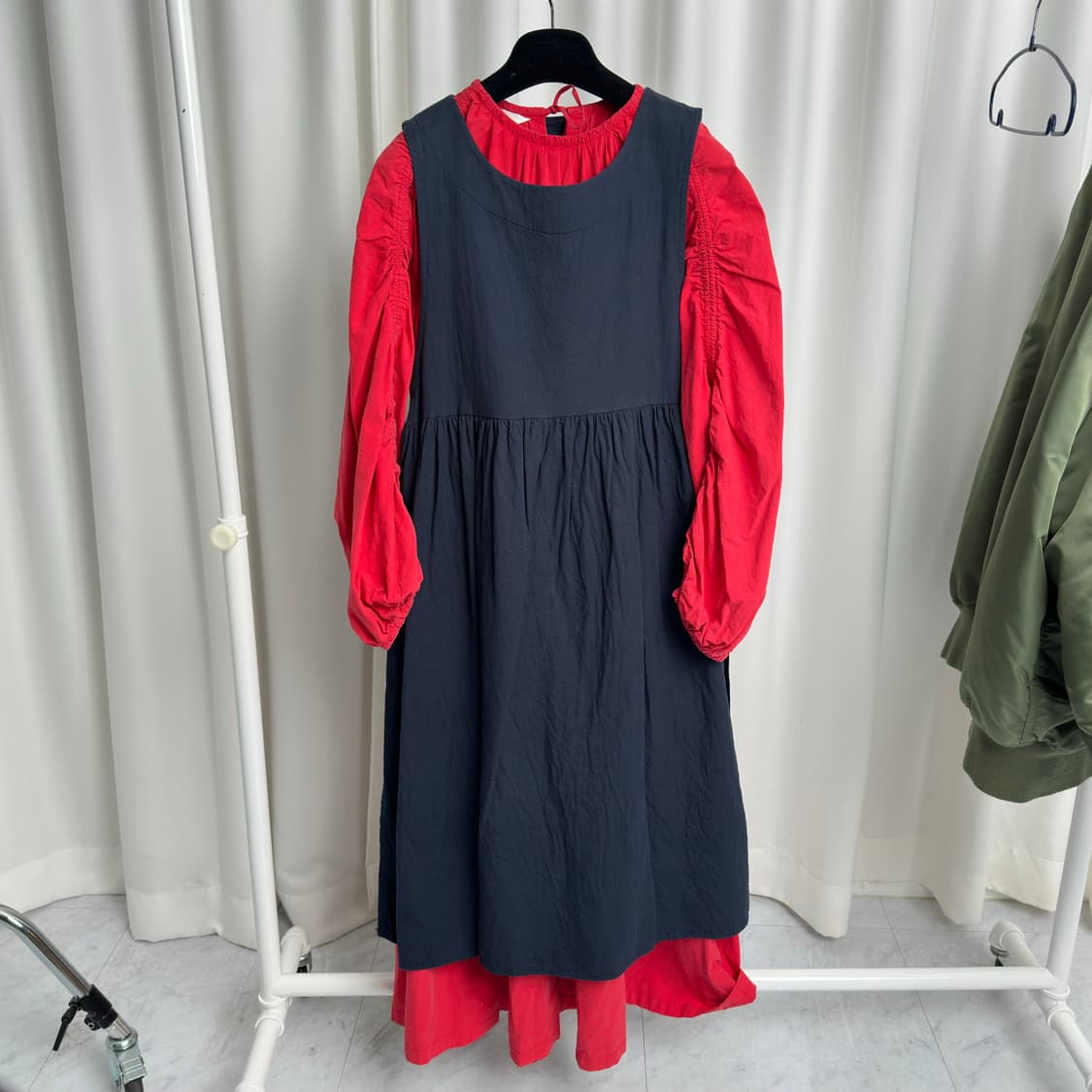 뮤제드 원피스 레드 & 네이비 타바드 레이어드 세트 상품이미지1