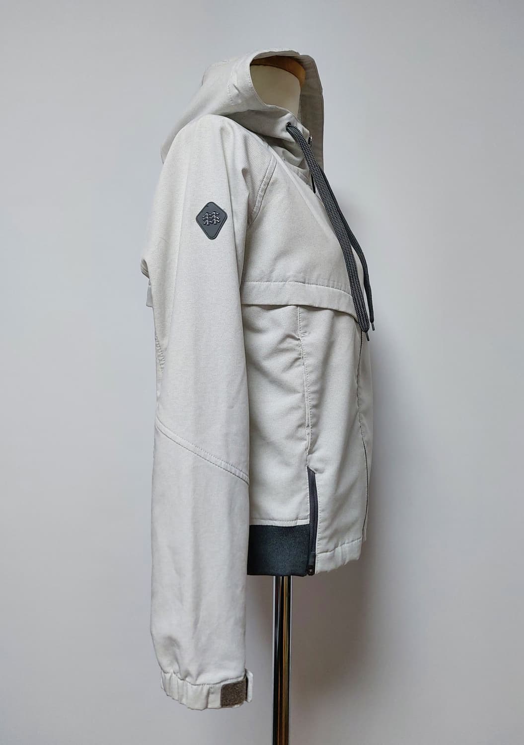 코오롱스포츠  후드 자켓 (85)

 상품이미지2