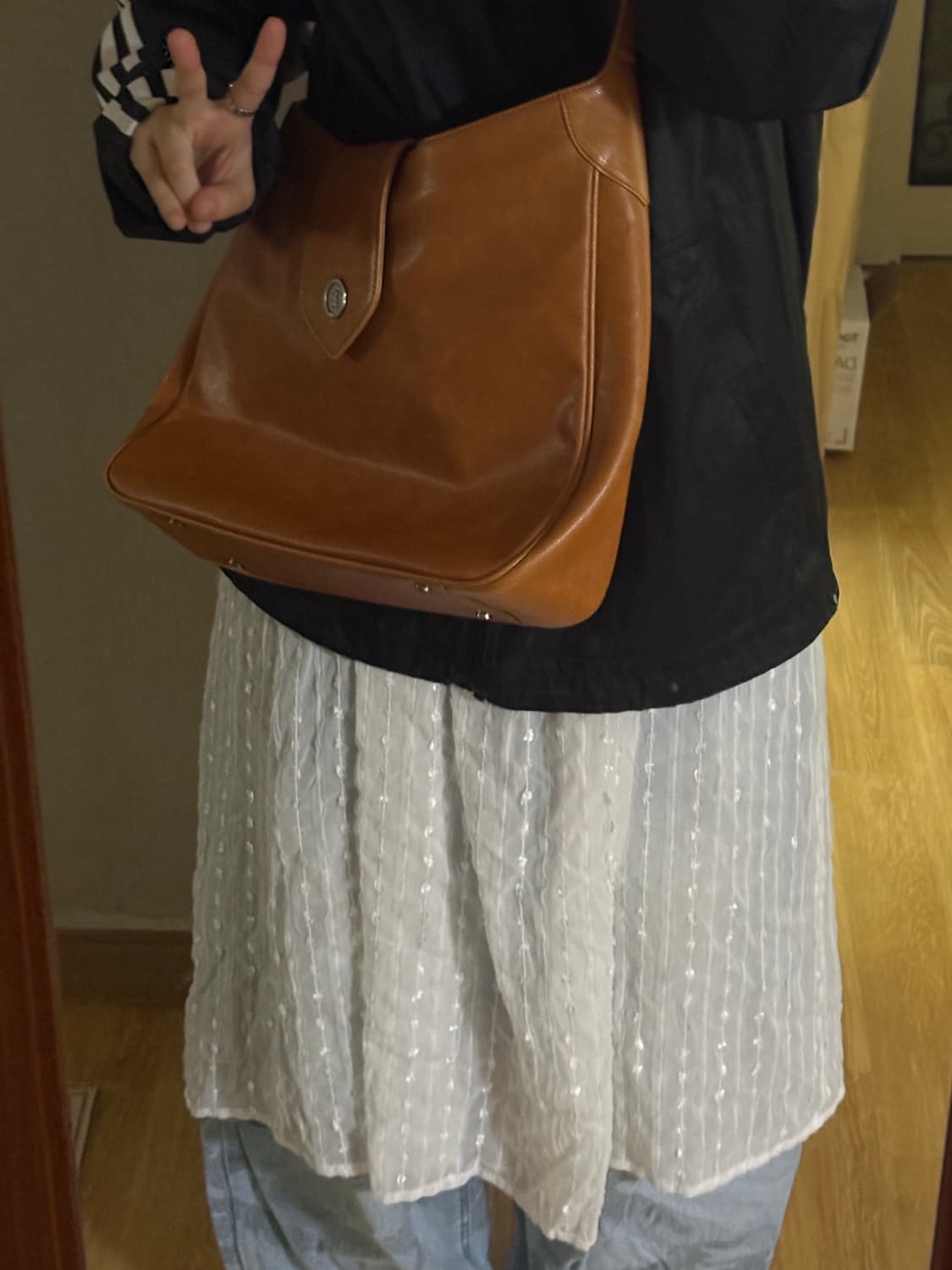 미닛뮤트 바톤백 라지 카멜 상품이미지2