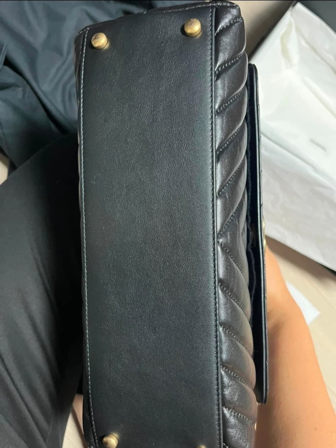 샤넬 코코 핸들 쉐브론 블랙 미듐 상품이미지4