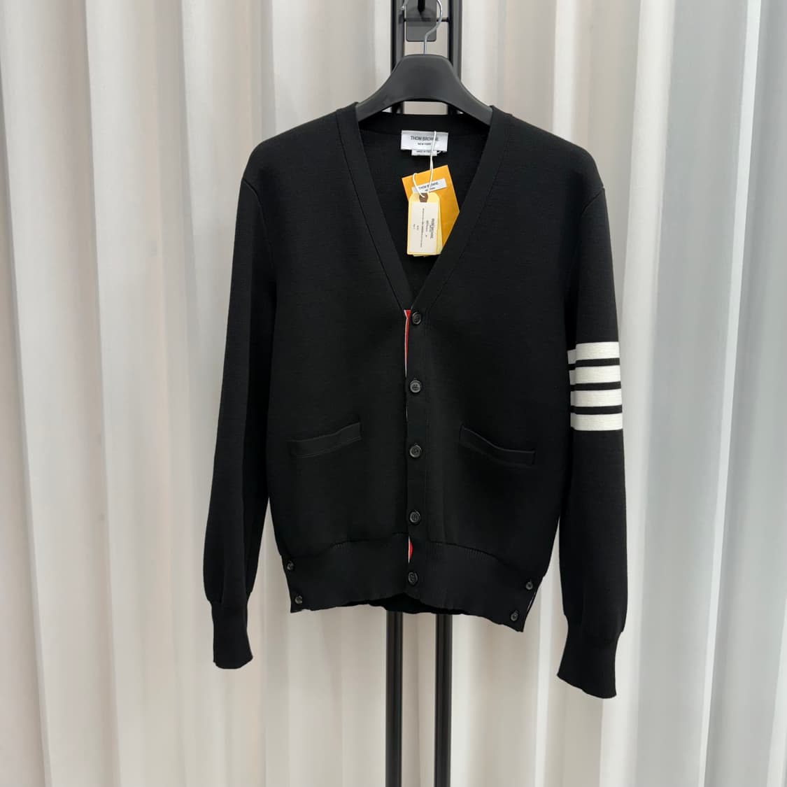 [25년9월구매/2] 톰브라운 밀라노스티치 가디건 블랙 상품이미지1