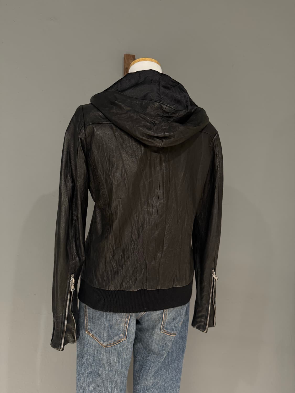 Diagonal zipper detail hood leather jk 상품이미지9
