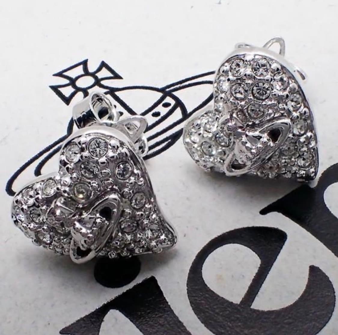 비비안웨스트우드 아카이브 실버 크리스탈 orb 하트 쉐입 귀걸이 상품이미지4