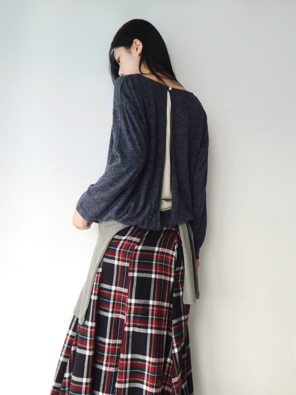 Back silk point top / blue grey 상품이미지3