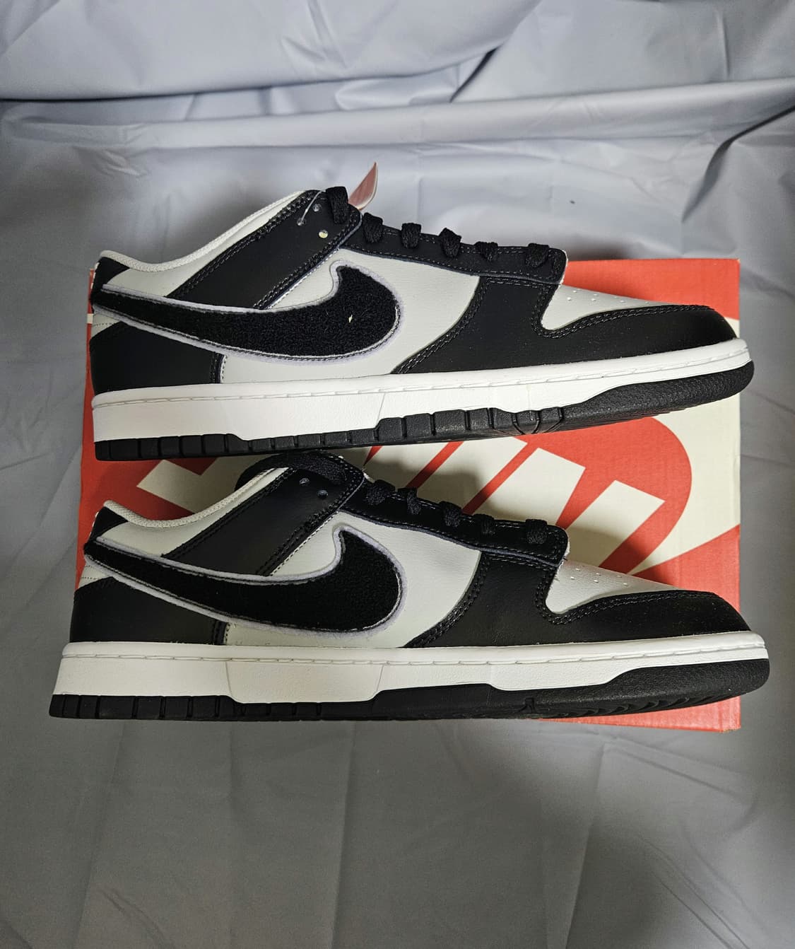 나이키 덩크 로우 "셰닐 스우시 블랙 그레이" 상품이미지3