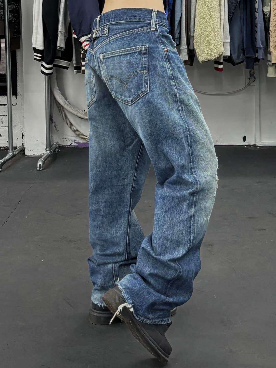 리바이스 702 신치백 버튼플라이 데님팬츠 상품이미지3