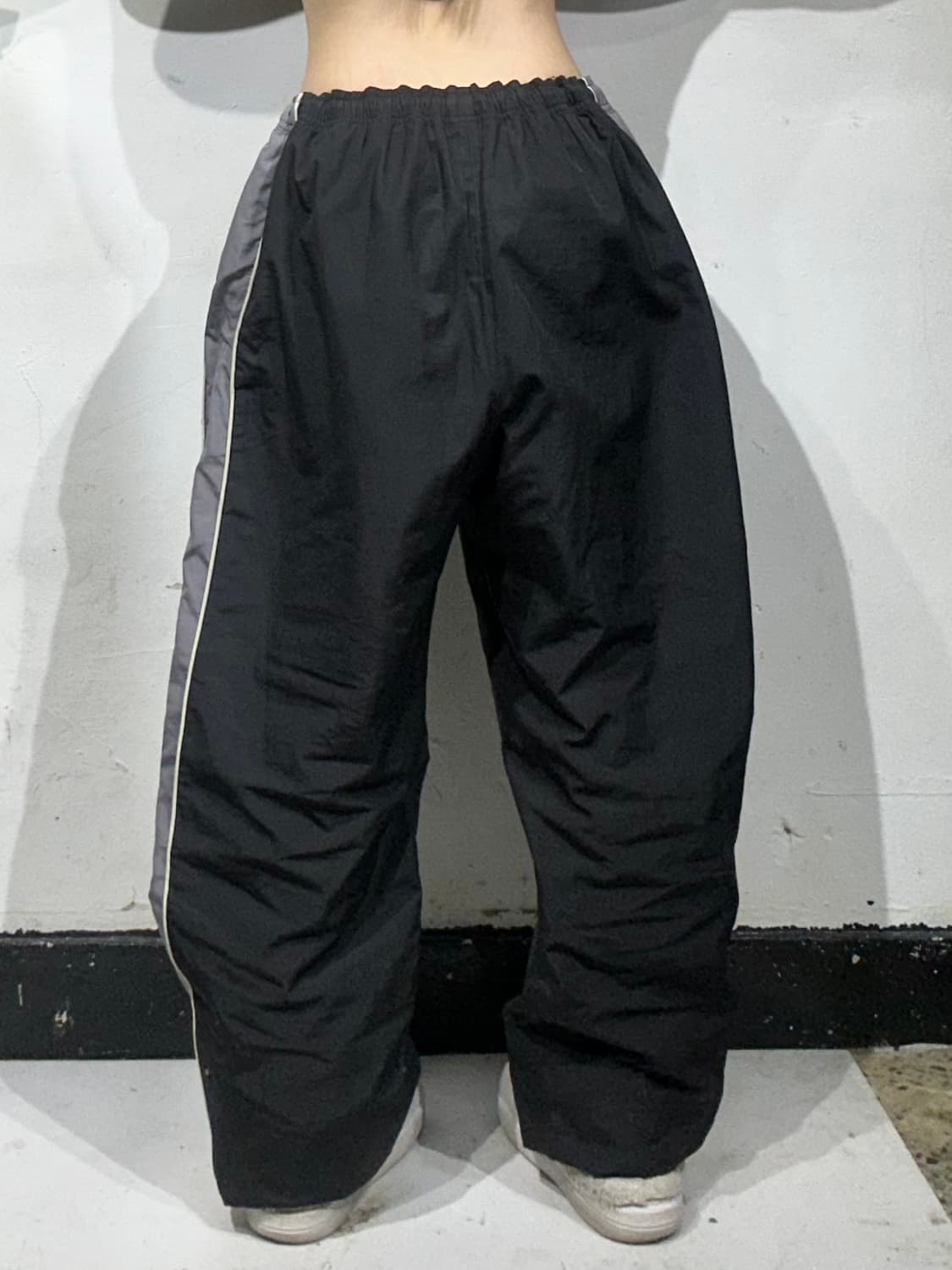 00s 나이키 블랙 와이드 그레이 사이드 라인 트랙 팬츠  상품이미지3