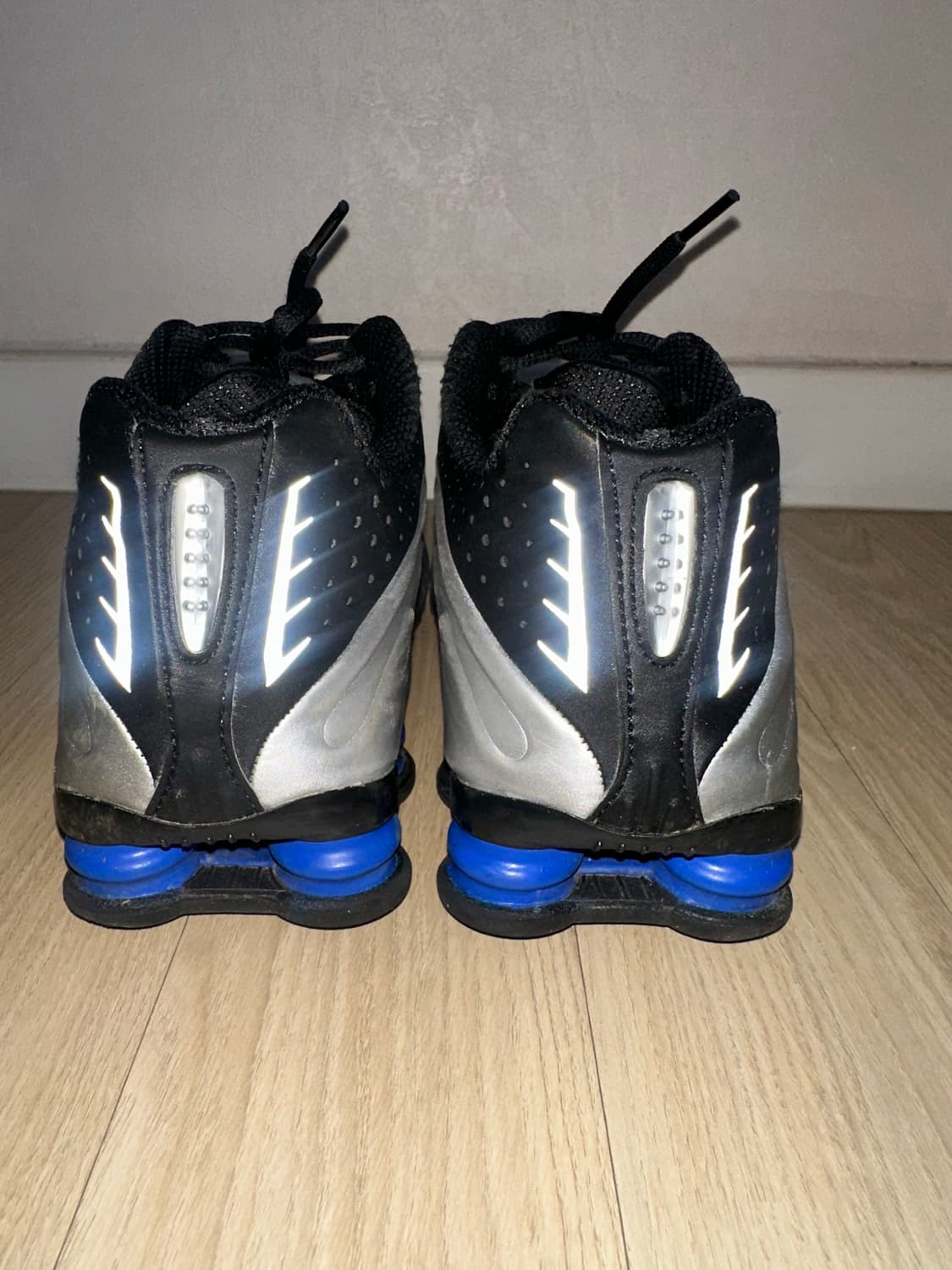 나이키 샥스 R4 메탈릭 실버 앤 블랙 상품이미지3