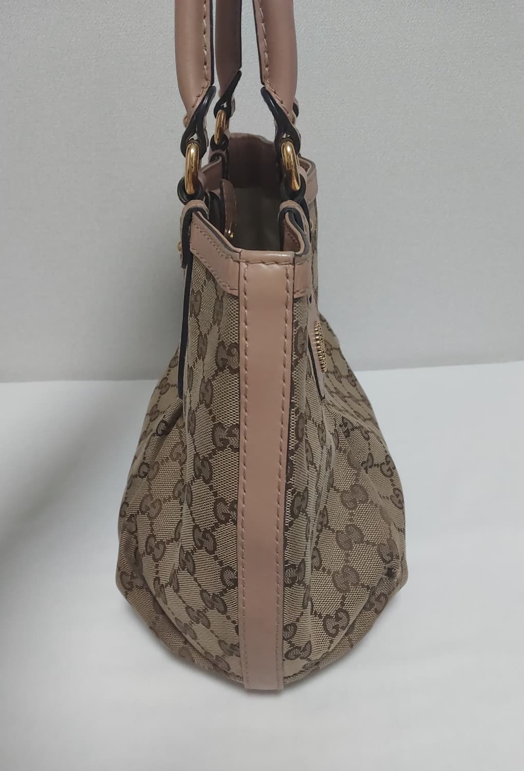 구찌 스칼렛 스터드 인터로킹 G 토트백 (정품) 상품이미지4