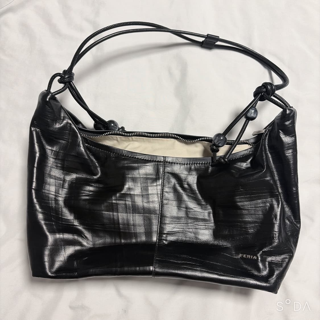 FERIA 페리아 블랙 레더 숄더백 상품이미지1